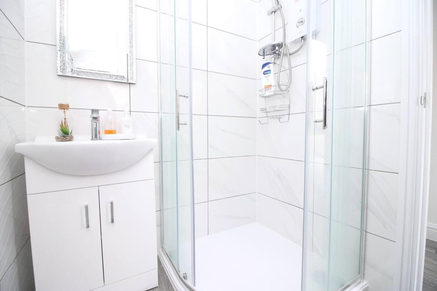 Modern Guesthouse, Fast Wi-Fi, Street Free Parking, Central, Fully Equipped كارديف المظهر الخارجي الصورة