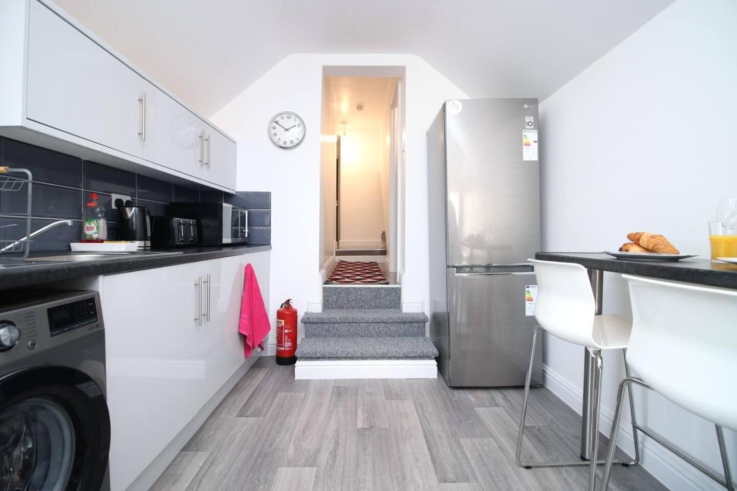 Modern Guesthouse, Fast Wi-Fi, Street Free Parking, Central, Fully Equipped كارديف المظهر الخارجي الصورة