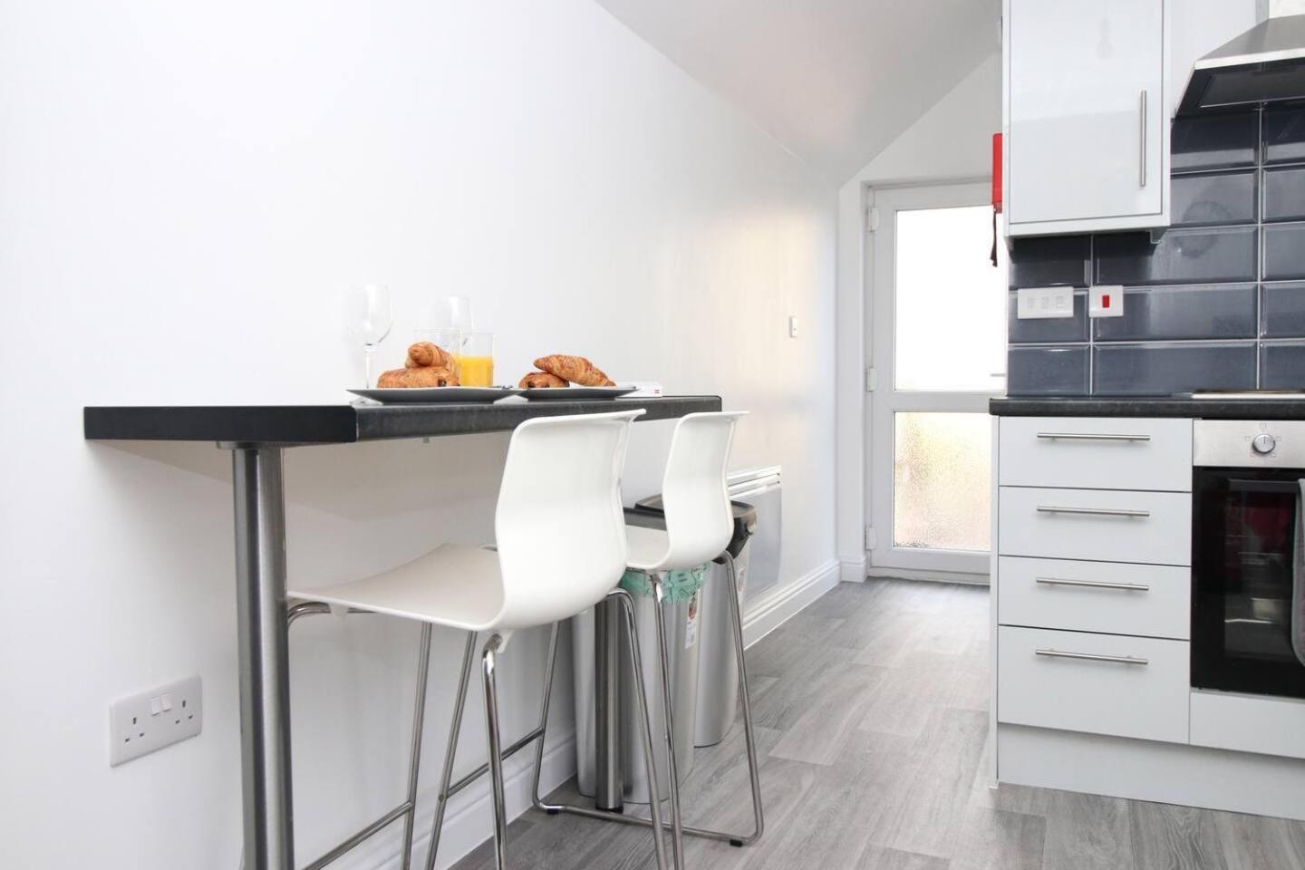 Modern Guesthouse, Fast Wi-Fi, Street Free Parking, Central, Fully Equipped كارديف المظهر الخارجي الصورة