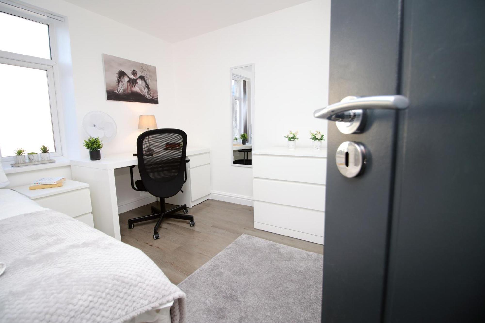 Modern Guesthouse, Fast Wi-Fi, Street Free Parking, Central, Fully Equipped كارديف المظهر الخارجي الصورة