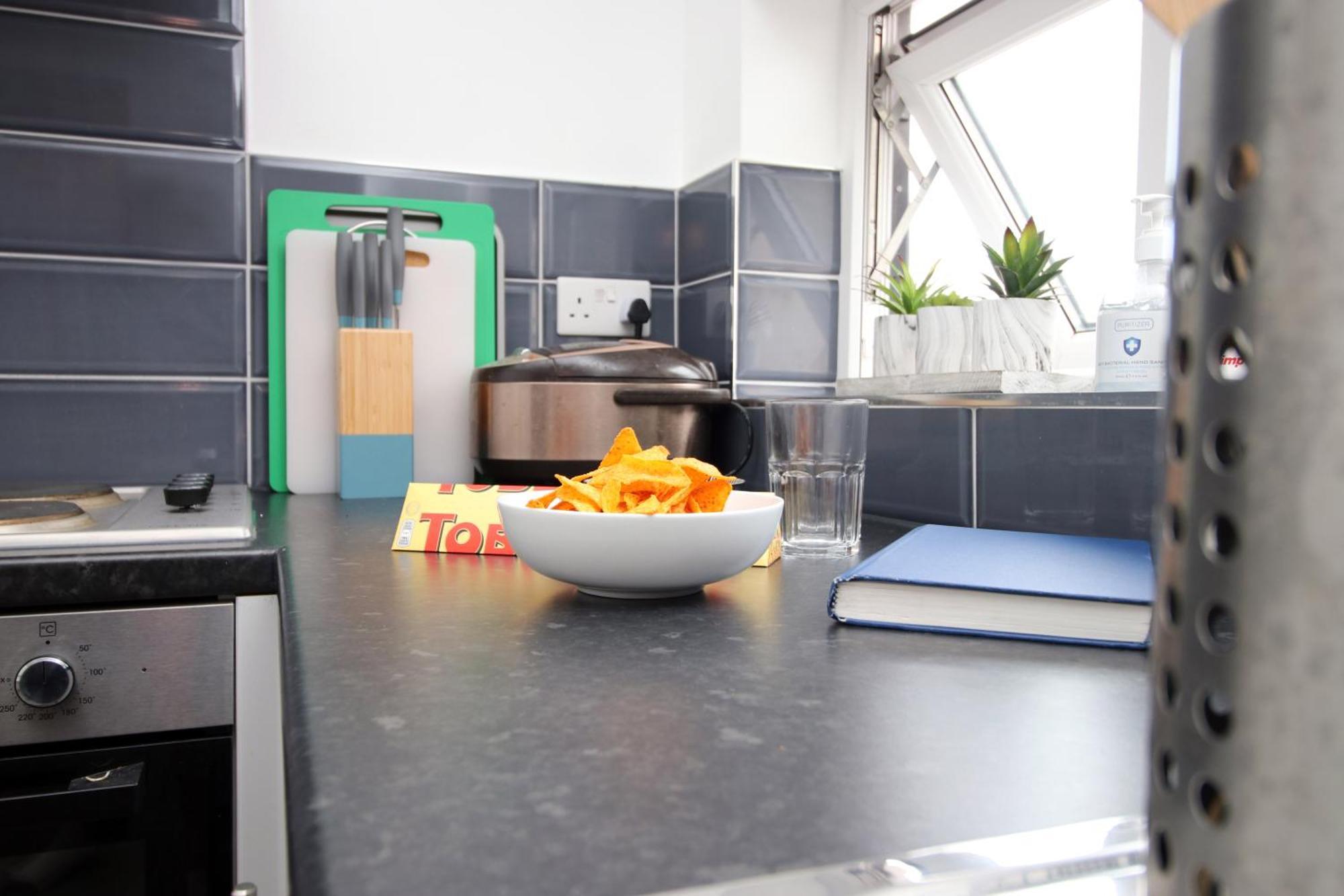 Modern Guesthouse, Fast Wi-Fi, Street Free Parking, Central, Fully Equipped كارديف المظهر الخارجي الصورة