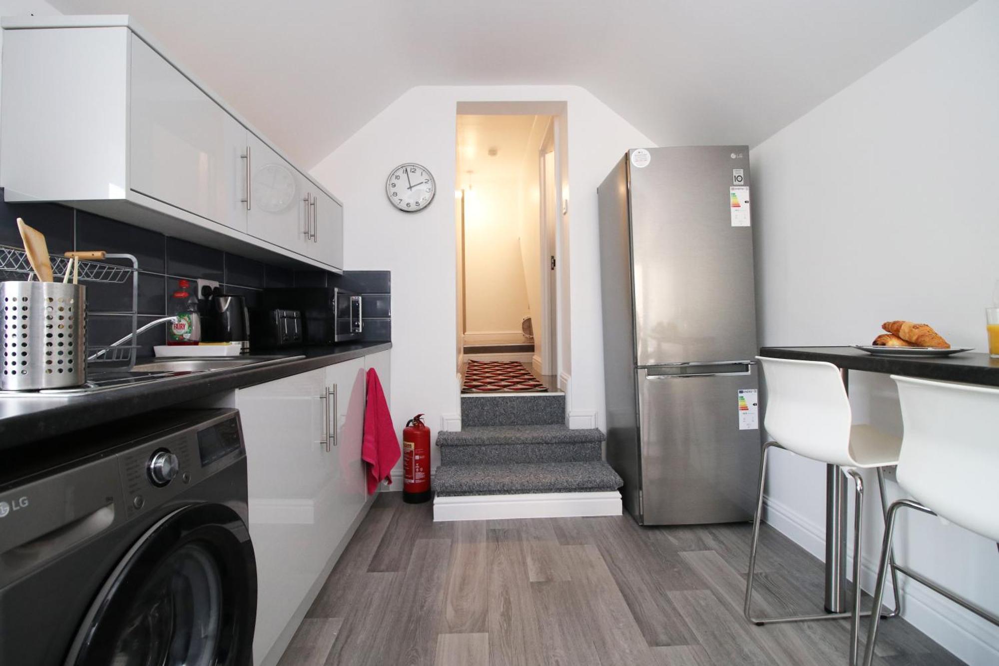 Modern Guesthouse, Fast Wi-Fi, Street Free Parking, Central, Fully Equipped كارديف المظهر الخارجي الصورة