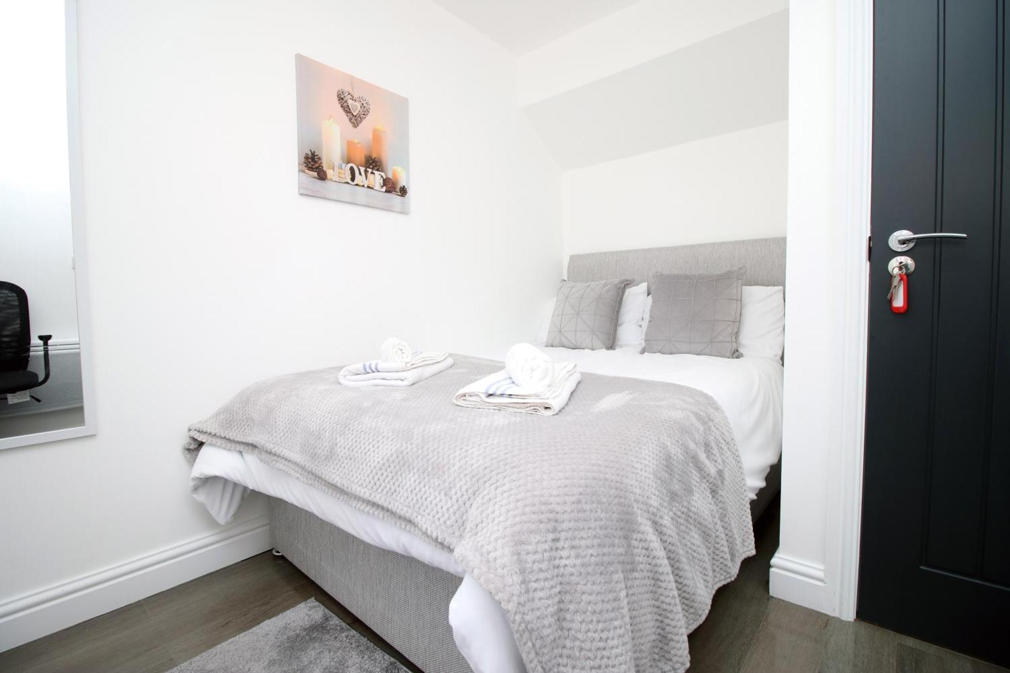 Modern Guesthouse, Fast Wi-Fi, Street Free Parking, Central, Fully Equipped كارديف المظهر الخارجي الصورة